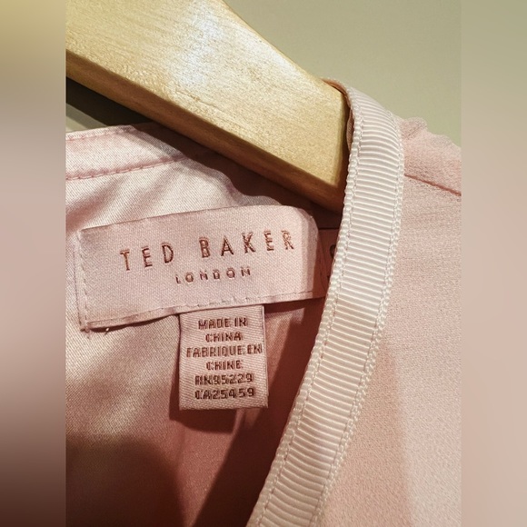 A lovely baby pink dress. Perfectly fitted yet comfortable - Picture 3 of 6